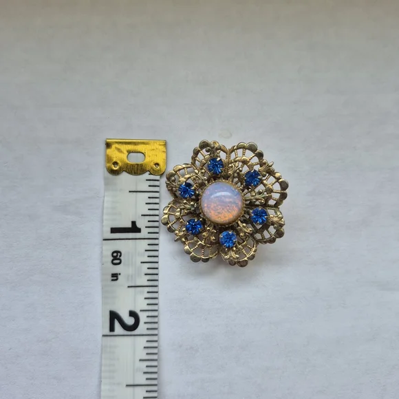 Vintage Faux Opal Blue Rhinestone Filigree Gold Tone Brooch - Picture 4 of 5